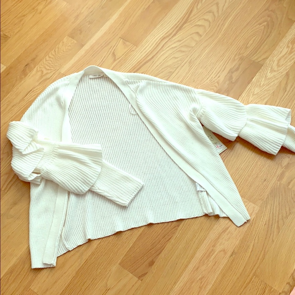 Size XS ruffle sleeve cardi